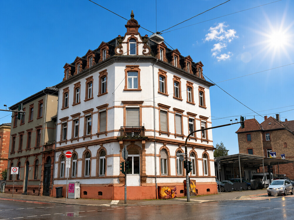 Voll vermietetes 4-Parteienhaus in Landau – attraktive Kapitalanlage mit Entwicklungspotenzial